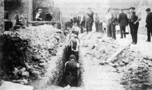 Gas pipe laying - trench on Hanger Hill